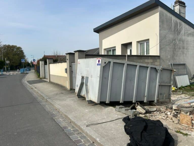 Js-location-benne-76 - Benne à Déchets : Guide Complet pour Bien Gérer vos Débris de Construction - Featured Image 1