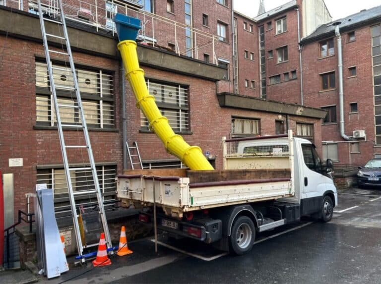 Js-location-benne-76 - Comment louer un camion VL électrique pas cher et sans mauvaise surprise pour mes livraisons urbaines en 2025 ? - Featured Image 1