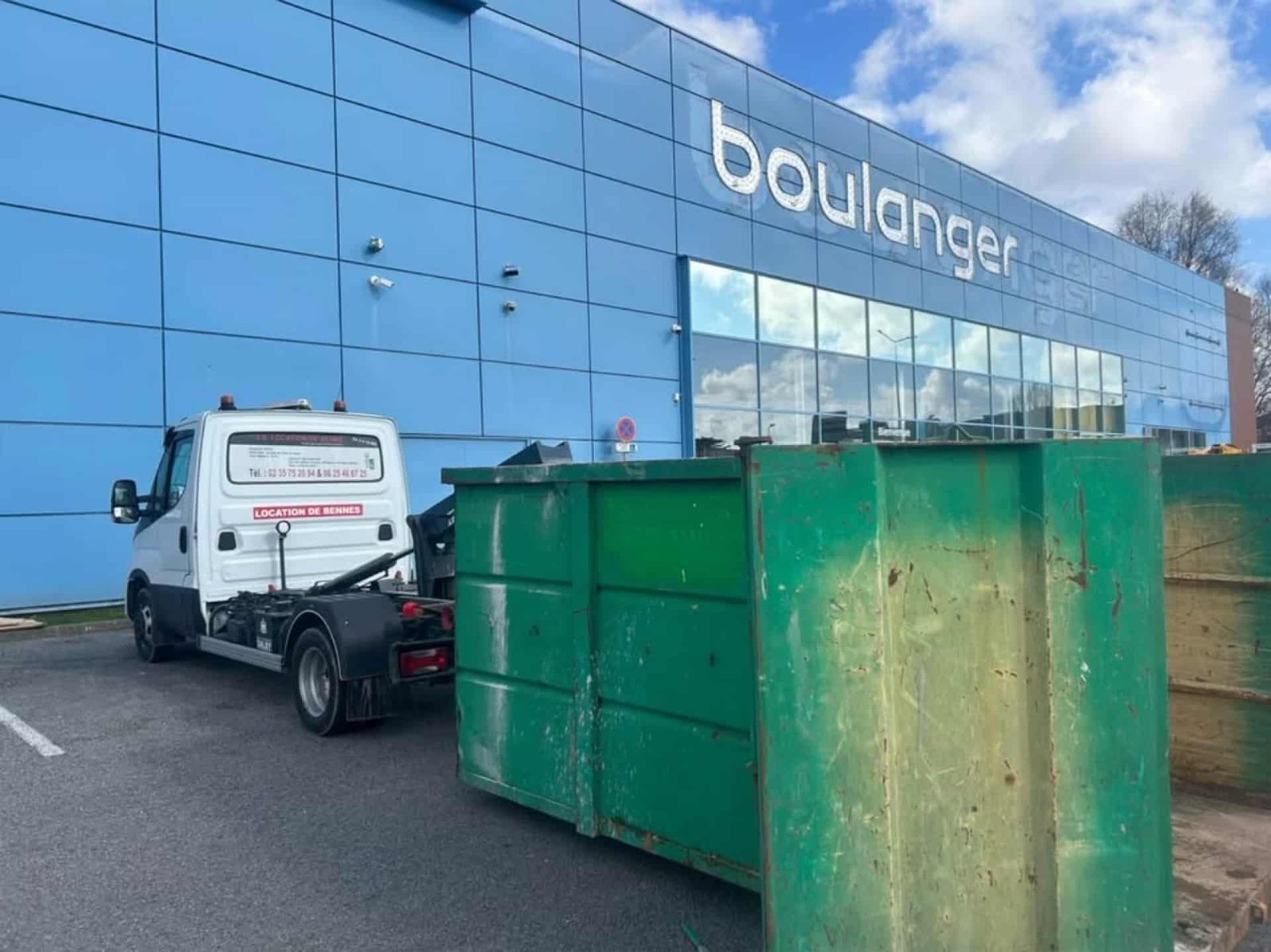 Js-location-benne-76 - Location Camions VL Ampliroll : Guide Complet des Bennes Amovibles - Featured Image 1