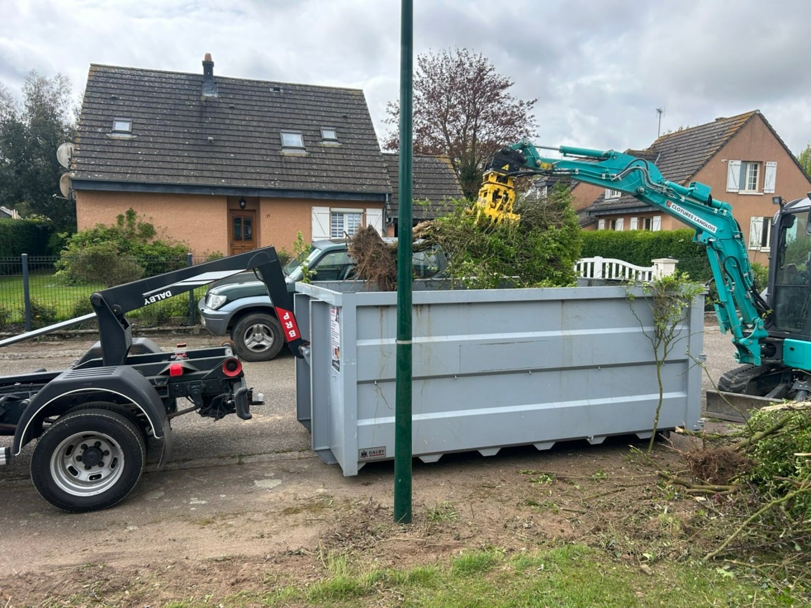 Js-location-benne-76 - Location de Benne à Bois : Guide Pratique pour Évacuer vos Déchets Végétaux - Featured Image 1