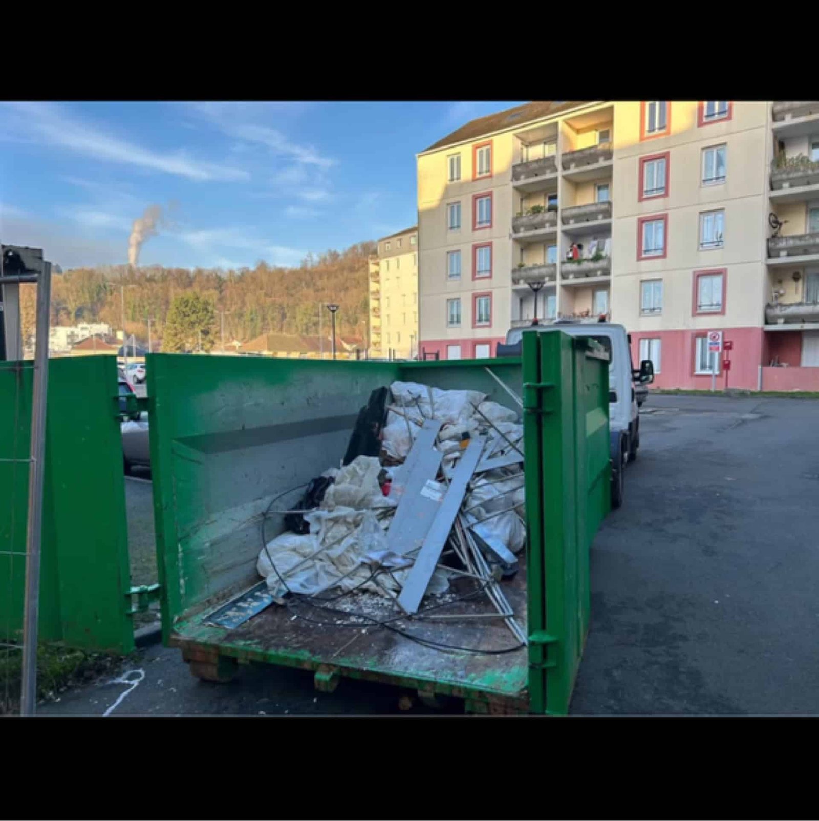 Js-location-benne-76 - Location de Bennes : Guide Complet pour Vos Travaux et Déchets - Featured Image 1