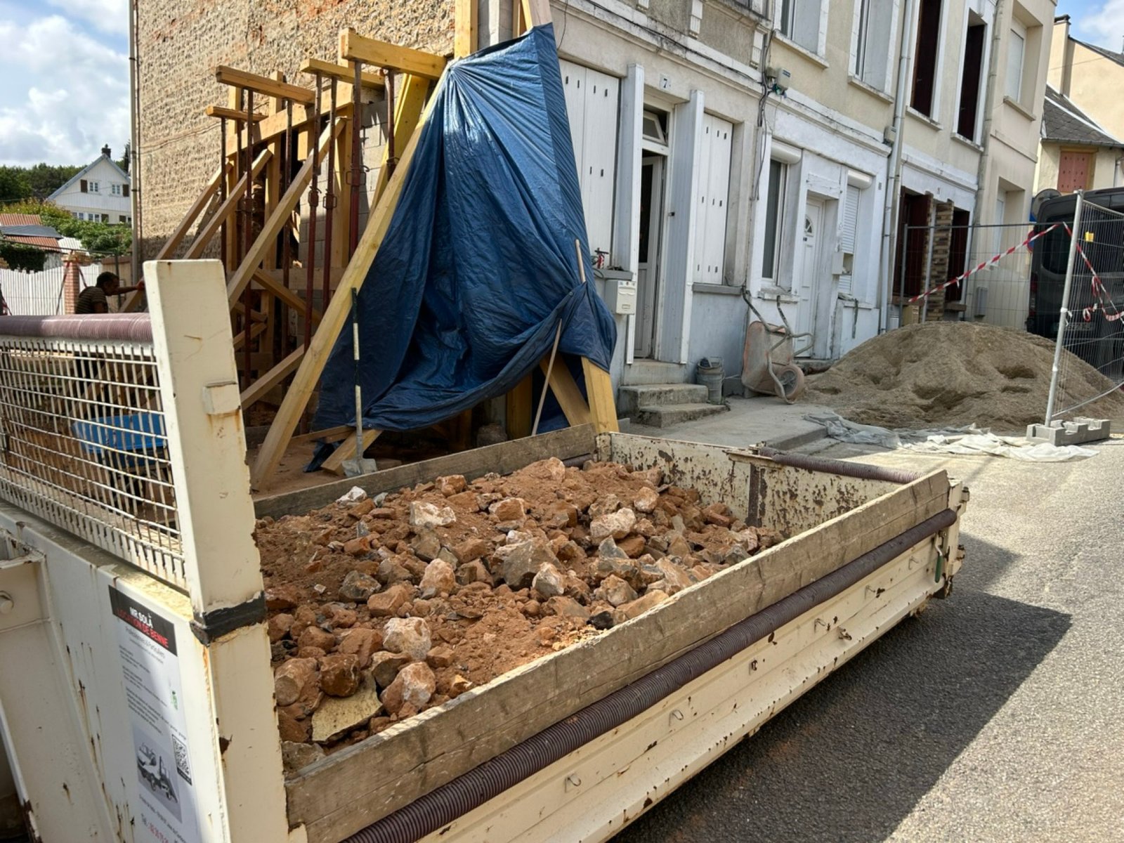 Js-location-benne-76 - Benne pour rénovation à Yvetot : choix, budget et logistique - Featured Image 1