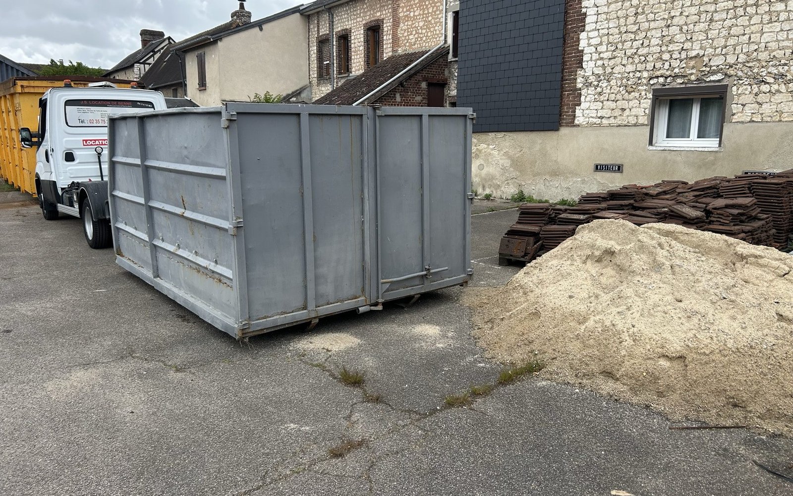 Location benne 12 m³ de DIB ￼ampliroll pour chantier à Rouen